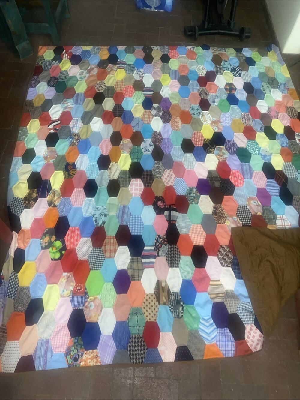 60s 70s Hand Pieced & Quilted HONEYCOMB Hexie Quilt 90”x 81” Full Double Bed